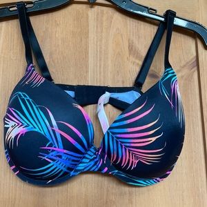 34D Victoria’s Secret push-up bra